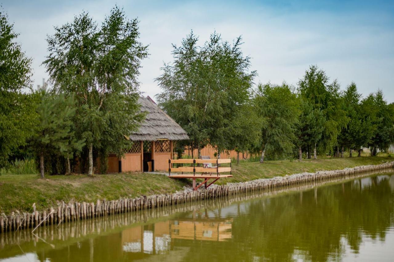 Tatarska Zagroda - Agroturystyka Dolina Baryczy Noclegi - Domek Jelonek Krosnice Exterior photo